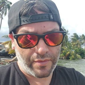 Meet your Posher, Elio